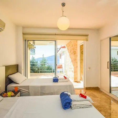 Sleeps 8 Pool Air Con Wifi *
