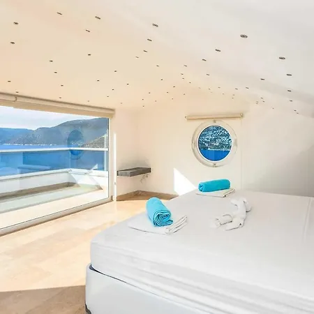 Sleeps 8 Pool Air Con Wifi וילה