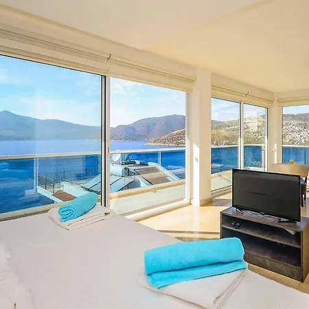 Sleeps 8 Pool Air Con Wifi *