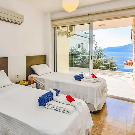 Villa Sleeps 8 Pool Air Con Wifi